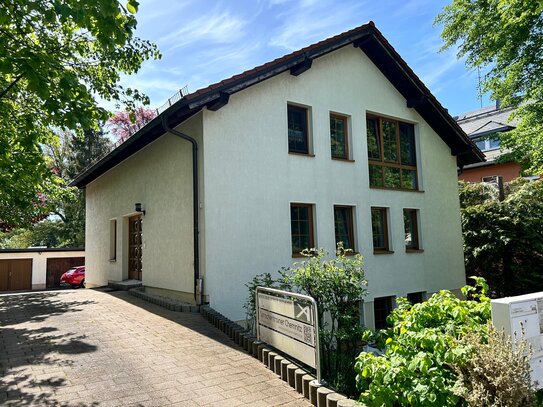 Großzügiges Einfamilienhaus mit Einliegerwohnung/Praxis/Büro direkt am Küchwald