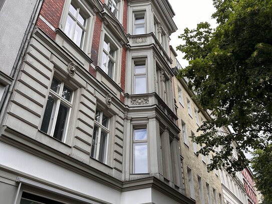 großzügig aufgeteilte Büroetagen im Altbau in Top Lage von Berlin Schöneberg /Tiergarten