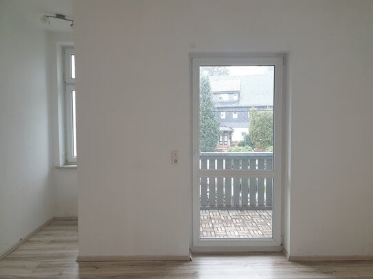 Idividuelles Wohnen mit Altbaucharme, Balkon, Bad mit Dusche+Wanne+Fenster und neuer Heizung