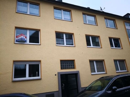 Pärchen oder kleine Familie aufgepasst schöne, 3 Zimmer Wohnung ab sofort zu vermieten.