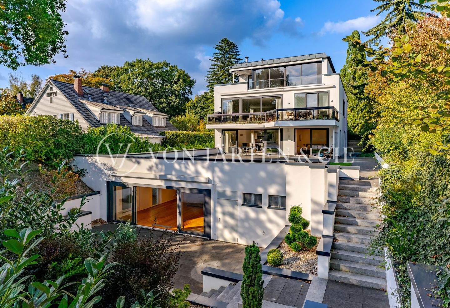 HAUS IM HAUS - LUXURIÖSE GARTEN-MAISONETTE IN HAMBURG-OTHMARSCHEN