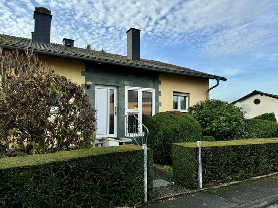 Zum Wohlfühlen: Charmantes Einfamilienhaus mit Panoramablick in die Natur