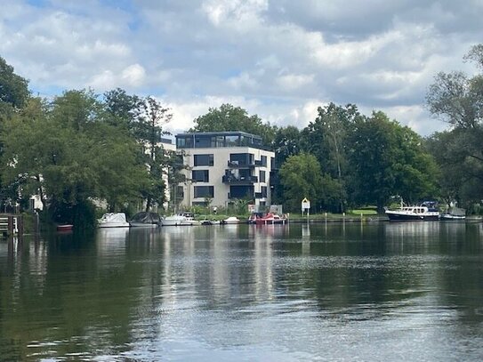 Wohnen am Wasser in Köpenick - mit hochwertiger EBK und Terrasse