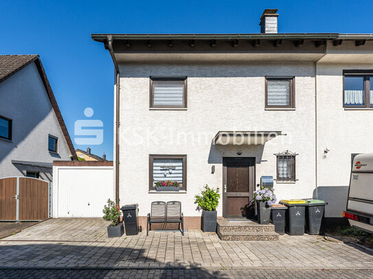 Eigenheim oder Kapitalanlage! Vermietete Doppelhaushälfte mit Garage in Lohmar Zentrum.