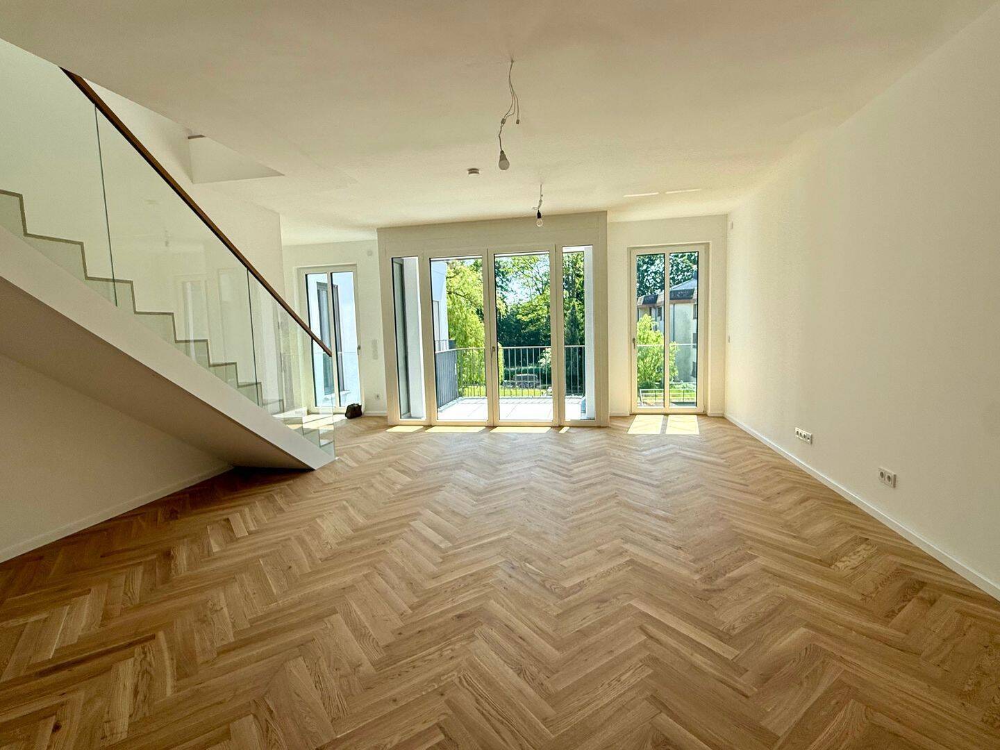 ab sofort! 4 Zimmer Maisonettewohnung mit Dachterrasse und Balkon, 2 Bäder, Fahrstuhl& Tiefgarage - Photo 1