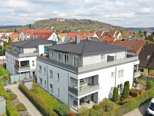 2-Zimmer-Penthousewohnung mit großzügiger Süd-West-Sonnen-Terrasse.