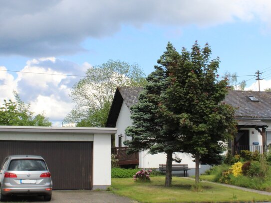 TOLLES EINFAMILIENHAUS DOPPELGARAGE-GROSSES GRUNDSTÜCK- AUSBAURESERVE-RUHIGE LAGE