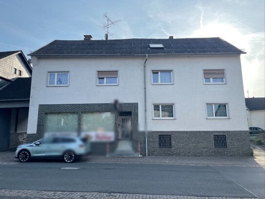 Mehrfamilienhaus mit großer Scheune