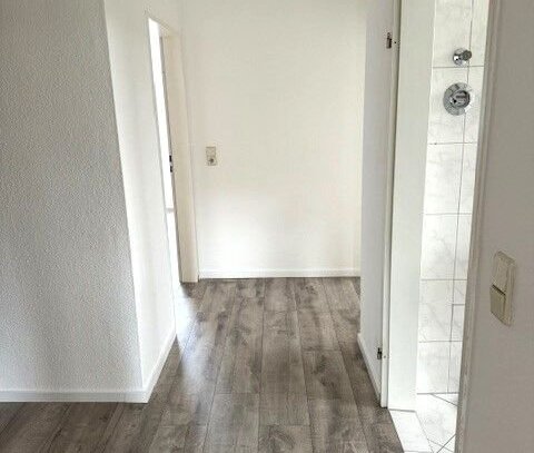 3 RW mit Balkon, Tageslichtbad und Fahrstuhl LAMINAT NEU