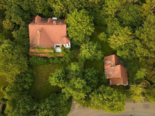 [Nahwärmeversorgung] Idyllisches Anwesen mit EFH, Einliegerwhg. und ausbauf. Nebengebäude