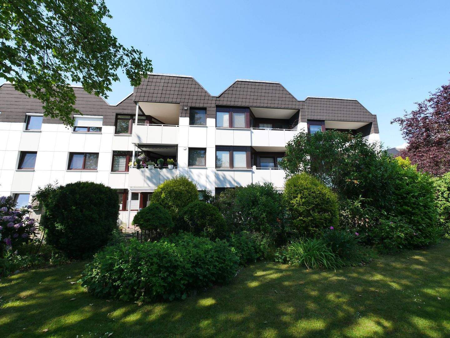 Immobilie in Halstenbek - Beliebte Lage in Halstenbek! Helle, sehr gut geschnittene 3-Zi-ETW + sonniger Loggia in gepflegter, zentral gelegener aber dennoch ruhiger Anlage - Bild 0