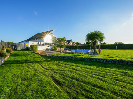 Modernes Traumhaus mit Pool, großem Garten und Top-Ausstattung in ruhiger Feldrandlage!