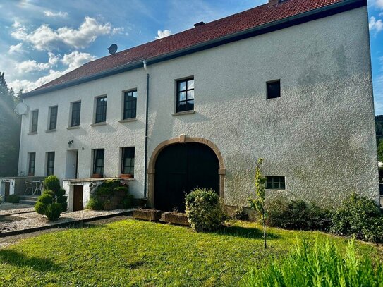 Charmantes Bauernhaus mit viel Potenzial und großem Grundstück! Direkt gegenüber Fußgängerbrücke nach Echternach!