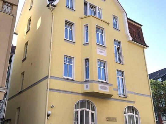 Charmante 2-ZKB-Altbauwohnung in der Oststadt - mit Fahrstuhl und Einbauküche