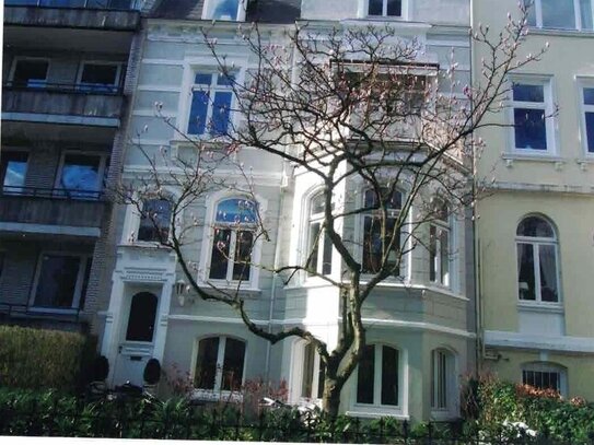 2 Zimmer Erdgeschosswohnung in schöner Jugenstil-Villa Nähe Außenalster