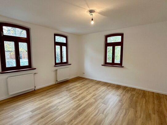 Ruhige EG-Wohnung (5 Zimmer) mit Gartenanteil in Nürnberg-Schniegling