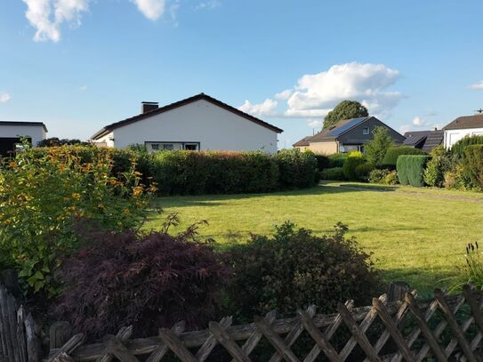 Früher an später denken! Ärmel hochkrempeln und sanieren! Ebenerdiges Wohnen im Bungalow in ruhiger Lage BI-Jöllenbeck!