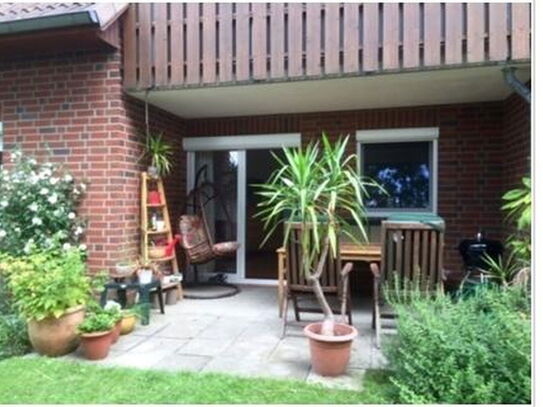 Dreizimmer Erdgeschosswohnung mit Garten und Carport