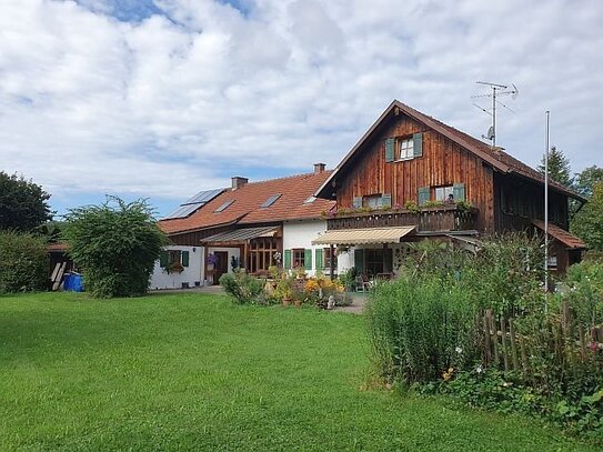 Kaufbeuren im Außenbereich • Zweifamilienhaus in idyllischer Alleinlage | keine Käuferprovision