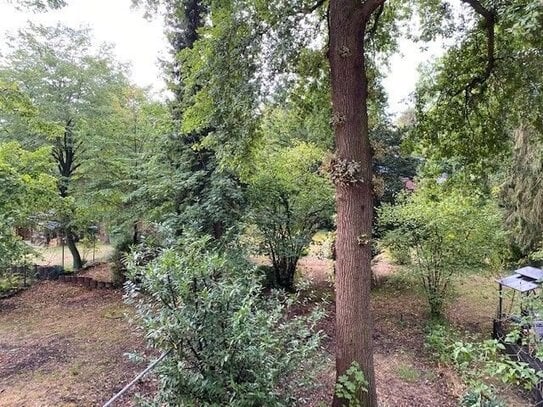 Schöne 3 Zimmerwohnung mit Balkon und kleinem Gartenanteil