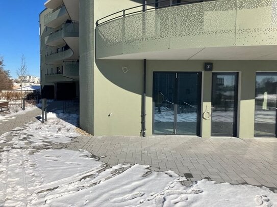 Schöne Gewerbeeinheit in lebhaftem Neubau-Quartier mit Terrasse und Blick auf die Havel