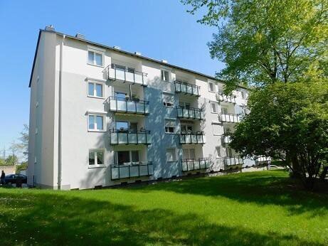 Schön geschnittene 3-R-Wohnung mit Balkon! Ideal für die kleine Familie!