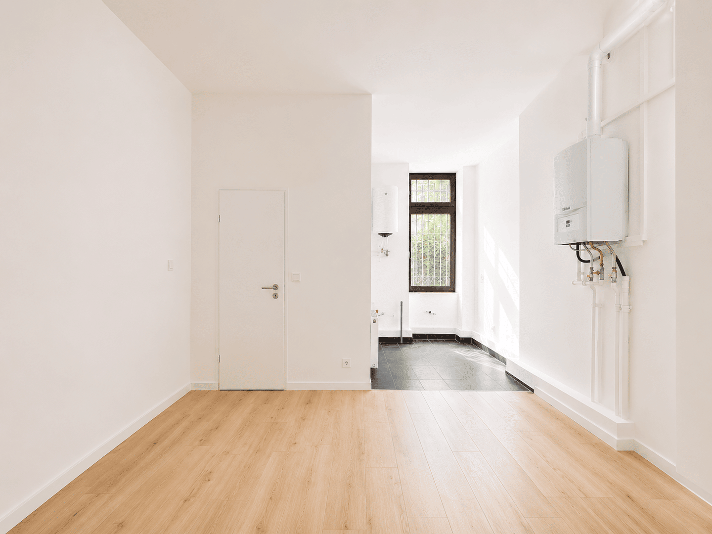 Erstbezug nach Kernsanierung - lichtdurchflutete 3-Zimmer-Whg, 60 m², mod. Bad & offene EBK - Photo 1