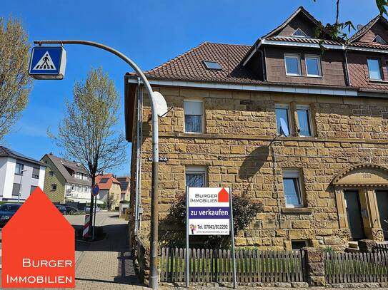 Wer Sandstein mag, wird dieses Haus lieben. Große DHH mit Carport und 2 Stellplätzen in ruhiger Lage von Oberderdingen