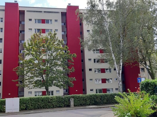 Helle 2-Zimmer-Wohnung mit Loggia und Garage in Porz-Urbach