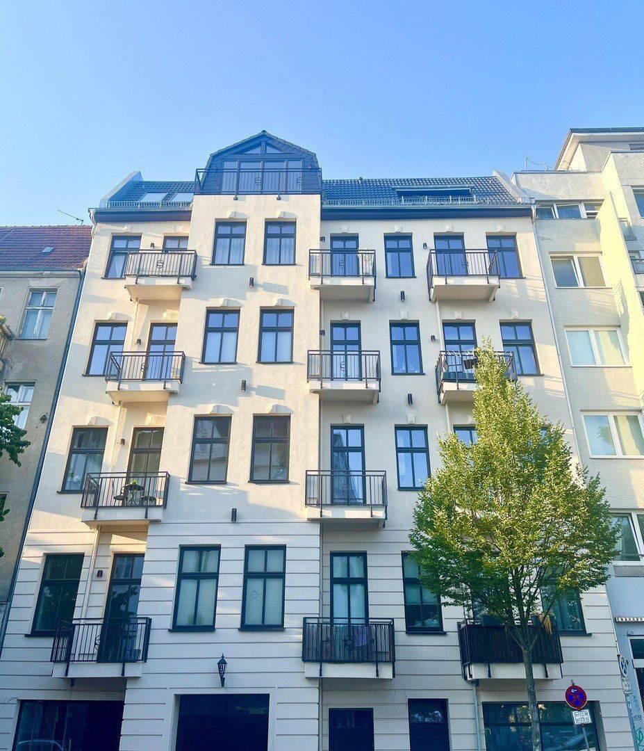3 Zimmer-Wohnung in traumhaftem Altbau | 2 Balkone | Weitblick | EBK | Aufzug | Keller | kernsaniert - Photo 1