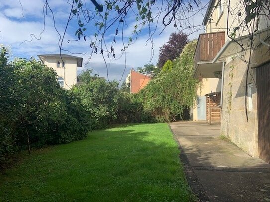 Coburg Stadt - Zweifamilienhaus mit drei Garagen - große Gartenwohnung möglich!