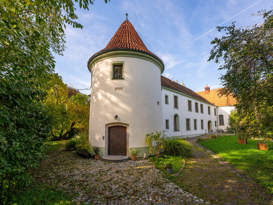 "Historisches Schlossjuwel in Rain: Exklusiver Wohnsitz in Niederbayern"