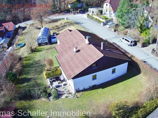 Ein- bis Zweifamilienhaus mit Potenzial, eingebettet in einer wunderschönen Landschaft