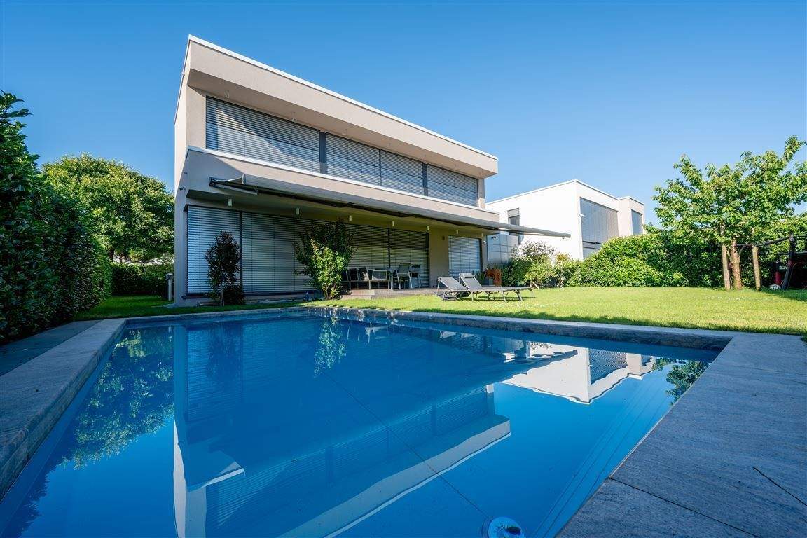 Exklusive "Villa hoch 3" mit Pool in Bestlage Riedberg Westflügel zur Anmietung