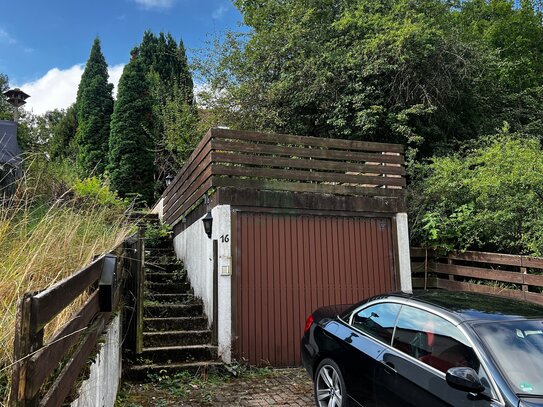 Bau-Grundstück mit kleinem Ferienhaus und Garage