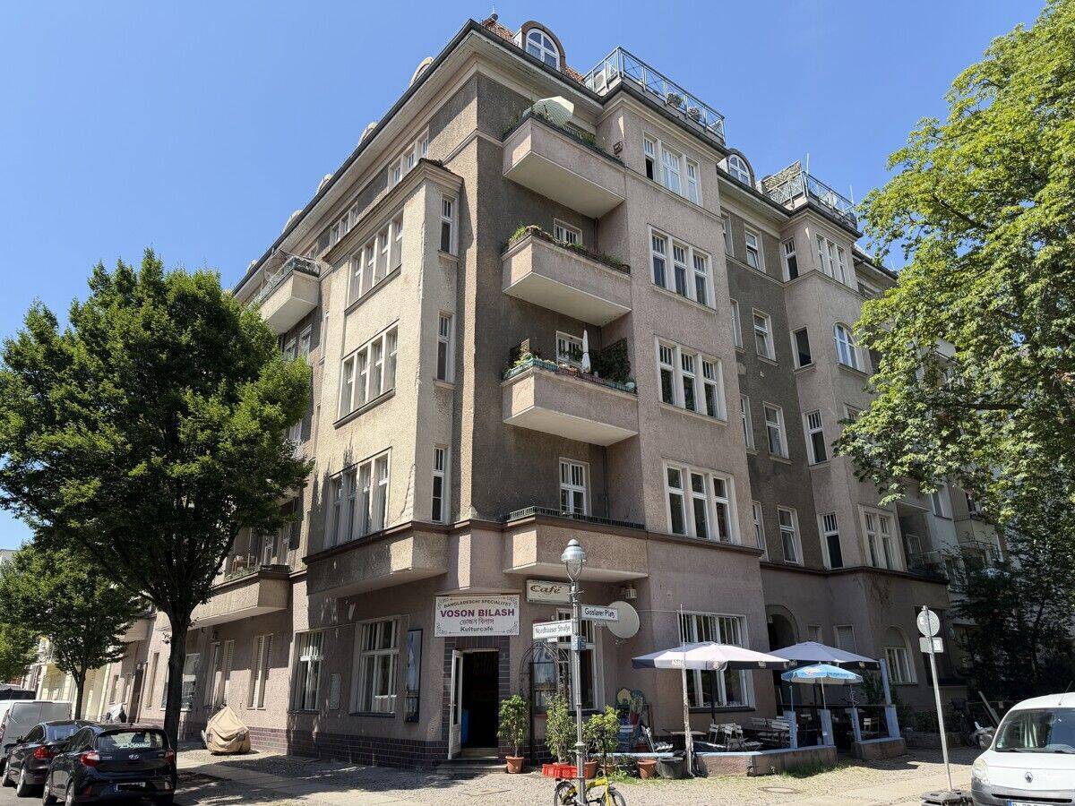 Erstbezug nach Sanierung - stilvolle Altbauwohnung mit Aufzug und Balkon gefragter Wohnlage - Photo 1