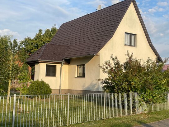 Einfamilienhaus mit großem Grundstück