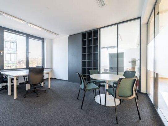 Buchen Sie einen reservierten Coworking-Arbeitsplatz oder Hot Desk in Regus Campus Park