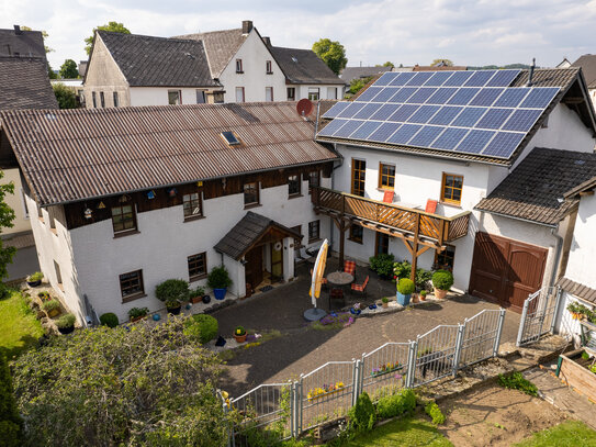 ***Anwesen bestehend aus 2 separaten Immobilien, Ökonomiegebäude, Garage, Garten....***