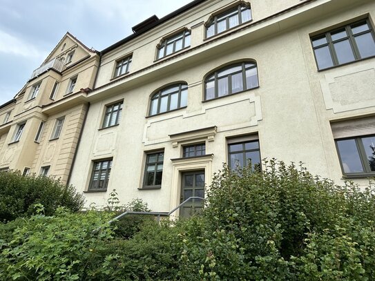 Vermietete 3-Raum-Wohnung mit Balkon und Stellplatz nähe HBK! Denkmalschutz!