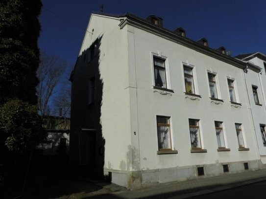 Größtenteils saniertes 3-Familienhaus mit Grundstück, Garage und Nebengebäude in ruhiger Stadtlage von Netzschkau zu ...