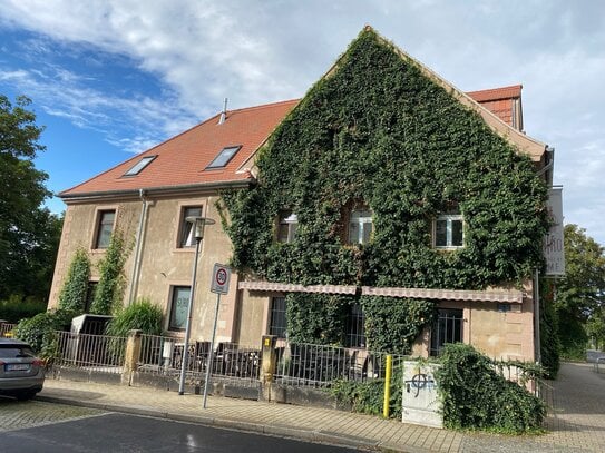 4-Zimmer Wohnung in Uni-Nähe mit großer Terrasse -WG geeignet