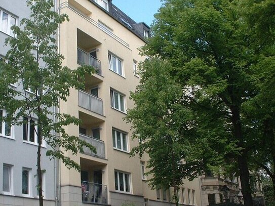 Hochwertig ausgestattete 1-Raumwohnung mit Balkon und EBK - Tiefgaragenstellplatz möglich