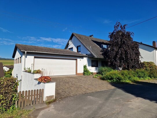 Wer viel Platz benötigt, ist hier genau richtig! Wohnhaus mit viel Nebenflächen und großer Garage!