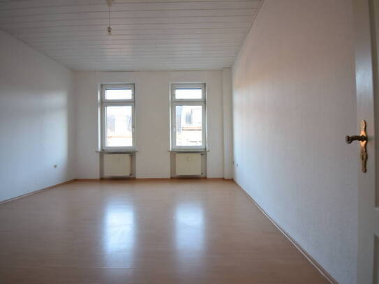 Studenten aufgepasst! Helle, WG-taugliche Wohnung sofort frei