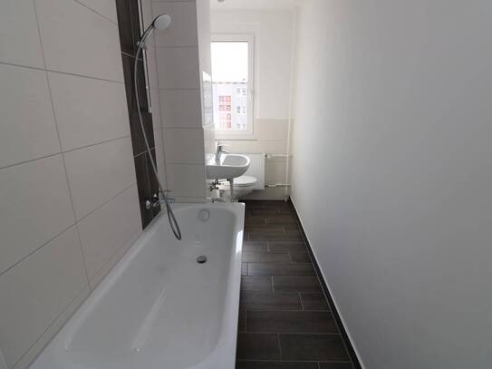 °Dein ist mein ganzes Herz° - schicke 2-RW mit Badewanne und Balkon