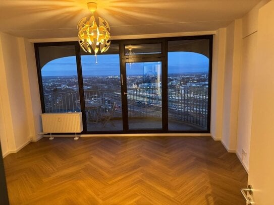 Hotelturm Augsburg - schickes und helles Apartement, 21. Etage - Blick auf die Stadt