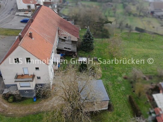 Charmantes 1-2 Familienhaus mit großem Grundstück und historischem Bauernhaus