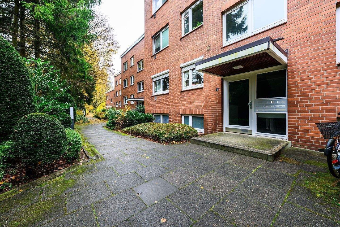 Helle 3 - Zimmer Wohnung im grünen Niendorf mit Garage - Erstbezug nach Sanierung in guter Wohnlage