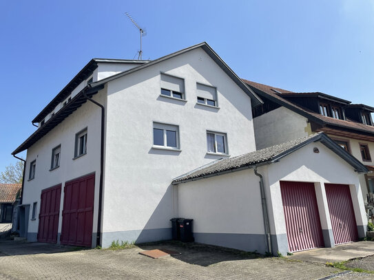 3 Familienhaus in Küssaberg mit großen Garagen.